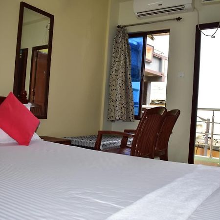 Hotel Lovely Inn ! Puri Esterno foto