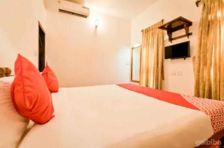 Hotel Lovely Inn ! Puri Esterno foto